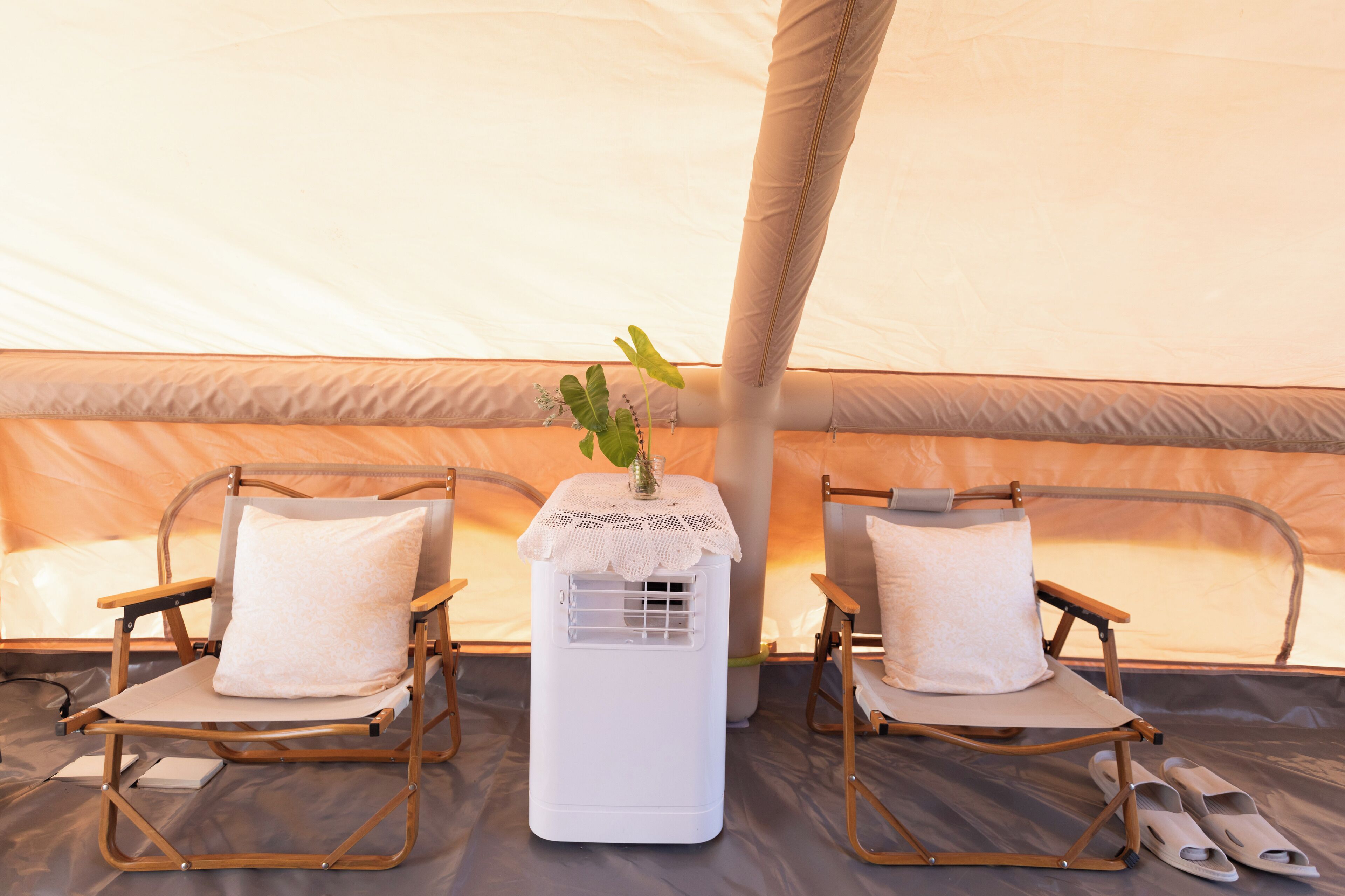 ซิกเนเจอร์เต็นท์, วิวภูเขา | เครื่องนอนป้องกันสารก่อภูมิแพ้, เตียงพร้อมฟูกเสริมที่นอน, มินิบาร์ฟรี