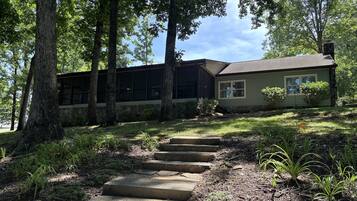 House, 4 Bedrooms | Exterior