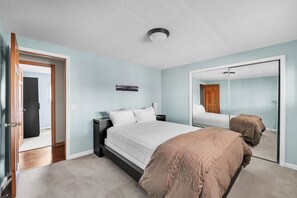 Huis, 4 slaapkamers | 4 slaapkamers, een bureau, een laptopwerkplek