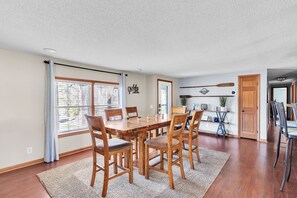 House, 4 Bedrooms | Dining