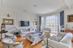 Apartment | Living area - Sublim Apartment Eiffel Tower - Champ de Mars (Paris)