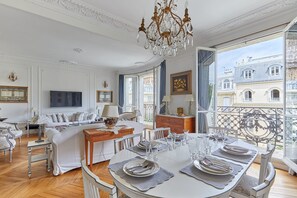 Apartment | Dining - Sublim Apartment Eiffel Tower - Champ de Mars (Paris)