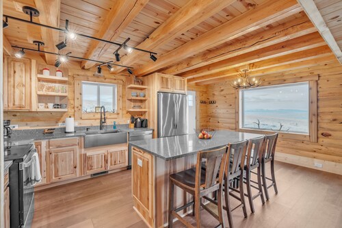 Mountain Cabin Near Trails, Skiing & Yellowstone 3 Bedroom Cabin