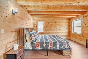 3 bedrooms, desk, laptop workspace, iron/ironing board - Mountain Cabin Near Trails, Skiing & Yellowstone 3 Bedroom Cabin (Belfry)