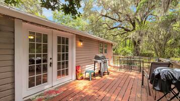 Cottage, 5 Bedrooms | Outdoor dining