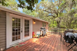 Cottage, 5 Bedrooms | Outdoor dining