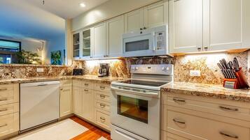 Condo, 2 Bedrooms | Private kitchen | Dishwasher, cookware/dishes/utensils