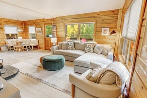 Een smart-tv en een open haard