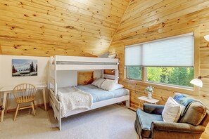 3 habitaciones, tabla de planchar con plancha, cuna de viaje y wifi