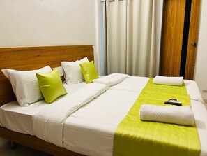 Deluxe Room, Balcony, City View