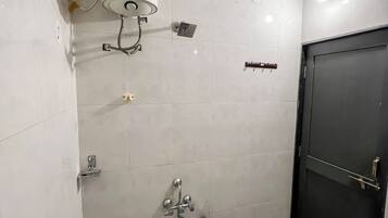 Quarto duplo família | Banheiro | Sabonete, shampoo, papel higiênico
