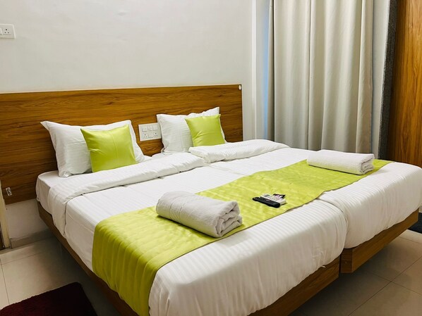 Deluxe Room, Balcony, City View