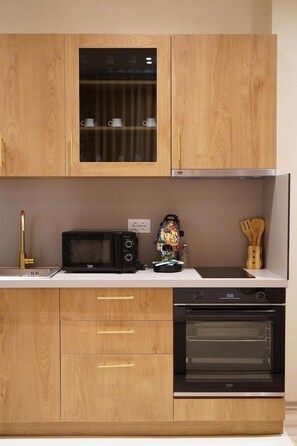 Full-size fridge, oven, stovetop, espresso maker - Vatër n Shkodër (Shkodër)