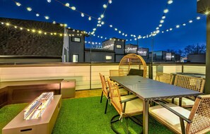 Outdoor dining - Chic East Nash 4 BR Home w/Rooftop Views! 12 Beds! (Nashville)