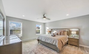 4 habitaciones, tabla de planchar con plancha y cuna de viaje 