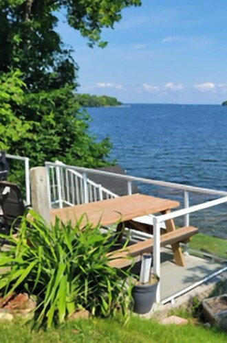 Leech lake cabin with gorgeous views!  2br/2ba pet friendly! 6 PERSON HOT TUB!
