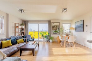 Stereo, offices - Sun Filled 2BD Flat With City Views, Mile End (Greater London)