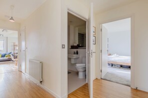 2 Schlafzimmer, Bügeleisen/Bügelbrett, Internetzugang, Bettwäsche