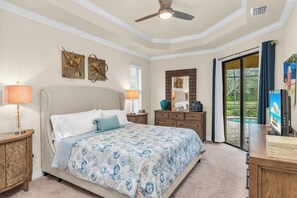 2 quartos, escrivaninha, ferros/tábuas de passar roupa