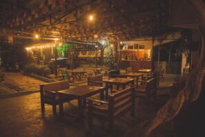 Exterior - Gypsy hostel & Backpackers (Pokhara)