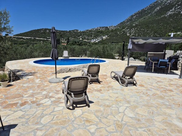 Alberca al aire libre y alberca climatizada