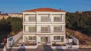 ตู้นิรภัยในห้องพัก, เตารีด/โต๊ะรีดผ้า