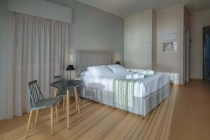 In-room safe, iron/ironing board, bed sheets - chios hotel (Chios)
