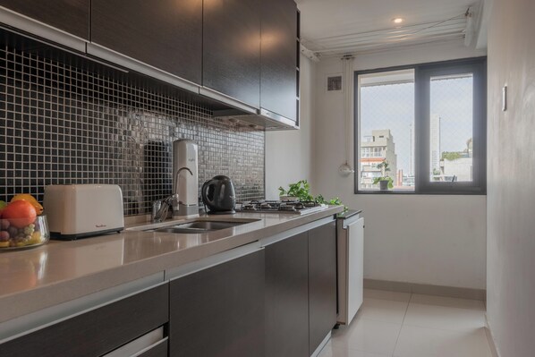 Apartemen | Dapur pribadi | Lemari es besar, microwave, oven, dan kompor
