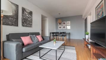 Departamento Deluxe, vista a la ciudad | Área de sala de estar