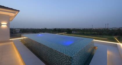 Zyra Golf View Mansion