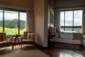 Chalet Premium, 1 cama de matrimonio grande, no fumadores, vistas a la montaña | 1 dormitorio, caja fuerte, cortinas opacas y sistema de insonorización