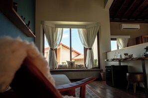 Premium Chalet, 1 Bedroom, Non Smoking, Mountain View | 1 bedroom, in-room safe, blackout drapes, soundproofing - Lavandas de Cunha Pousada Boutique (Cunha)