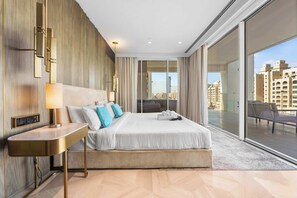 3 bedrooms, desk, iron/ironing board, WiFi