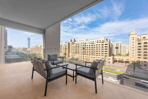 Terrace/patio - AirDXB - Stunning 3-Bedroom Retreat at FIVE Palm Jumeirah with Spectacular Views (Palm Jumeirah)