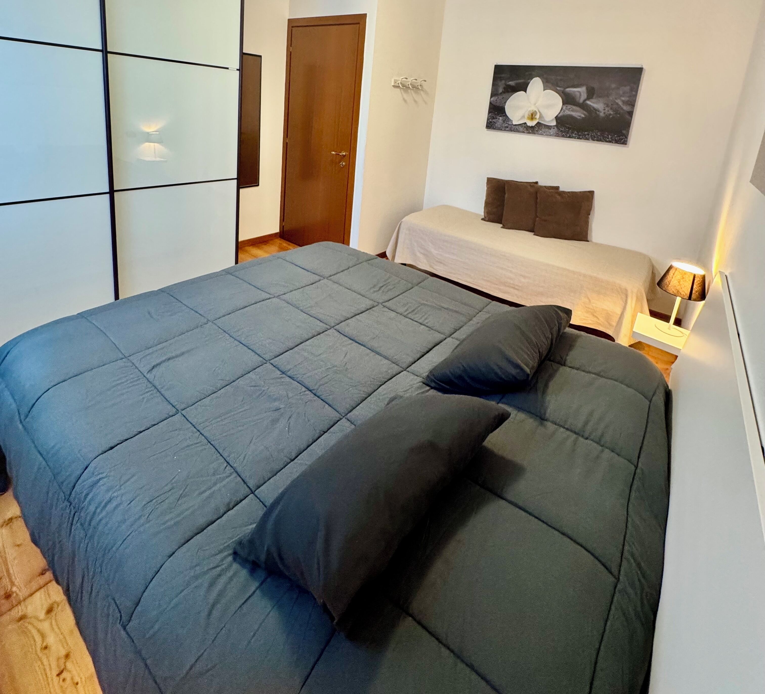 1 dormitorio, tabla de planchar con plancha, wifi gratis y ropa de cama