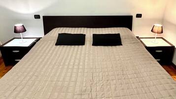 1 chambre, fer et planche Ă  repasser, Wi-Fi gratuit, draps fournis