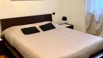 1 chambre, fer et planche Ă  repasser, Wi-Fi gratuit, draps fournis