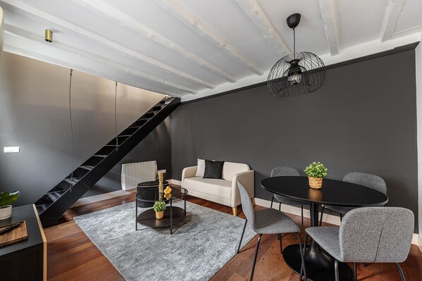 Dining - Queens Las Letras II - Alquiler Corta Duración (Madrid)