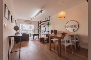 Appartement, 3 chambres | Coin séjour | Télévision