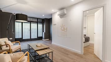 1 habitación, tabla de planchar con plancha, wifi gratis y ropa de cama