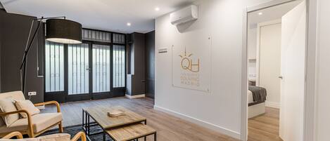 1 غرفة نوم ومكواة/لوح كي وواي فاي مجانًا وملاءات أسرّة