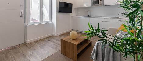 Réfrigérateur, micro-ondes, four, lave-vaisselle