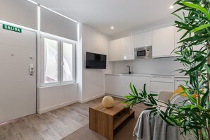 Kylskåp, mikrovågsugn, ugn och diskmaskin