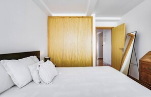 1 habitación, tabla de planchar con plancha, wifi y ropa de cama 