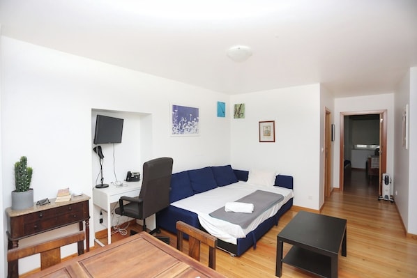 1 chambre, fer et planche à repasser, Wi-Fi, literie fournie