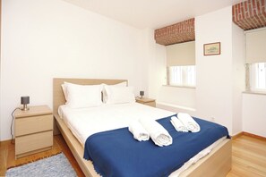 1 habitación, tabla de planchar con plancha, wifi y ropa de cama 