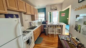 Micro-ondes, four, plaque de cuisson