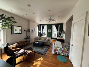 1 habitación, wifi y ropa de cama