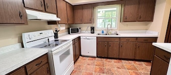 Charming Room Rentals in Southern Lakeland: Central & Cozy