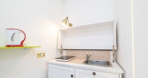 Classic Double Room, Balcony, City View | Free WiFi - Flower Power By DomusExtra (Naples)
